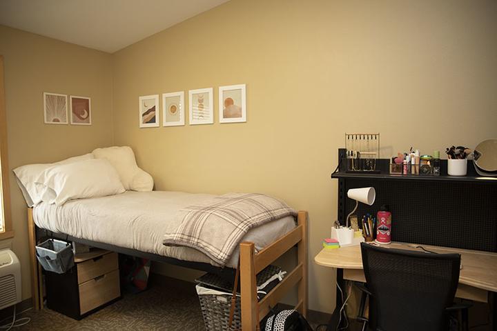 Evergreen Hall Bedroom 1 with desk