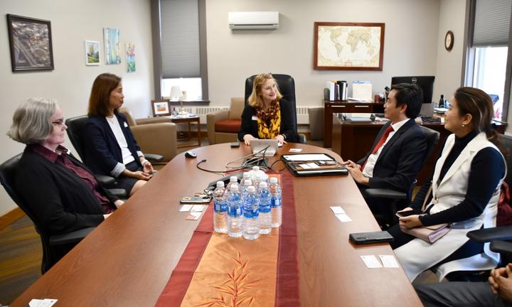 Division Head Rosemary Johnsen, Global Programs Director Sok Leng Tan, Chancellor Holz-Clause, BKC President Hoang Van Phuc, and BKC Professor Tran Huu Yen Loan discuss the pathway in the Chancellor's Office