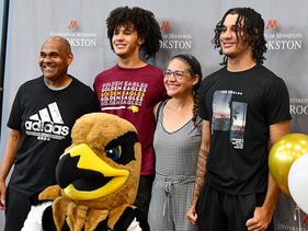 Male student and his family with Regal the Eagle during Welcome Weekend 2023